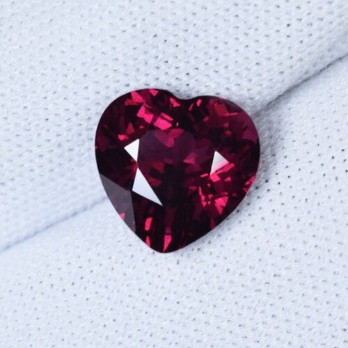 3.48 ct TOP LUSTROUS PURPLE PINK NATURAL RHODOLITE GARNET - 9 mm Heart Gemstone