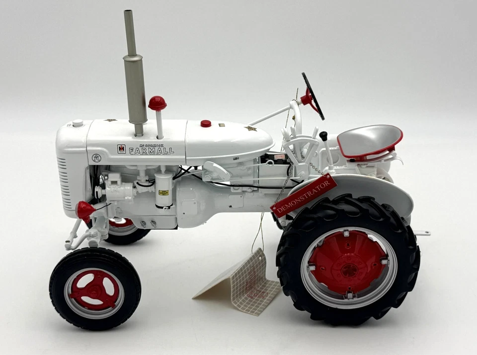 Franklin Mint - The Farmall Super A Demonstrator Tractor - 1:12 Scale - Image 4 of 4