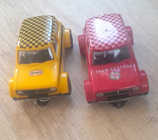 Scalextric Mini Analogue Slot Cars x2 C122 Yellow Texaco & Red Team Castrol