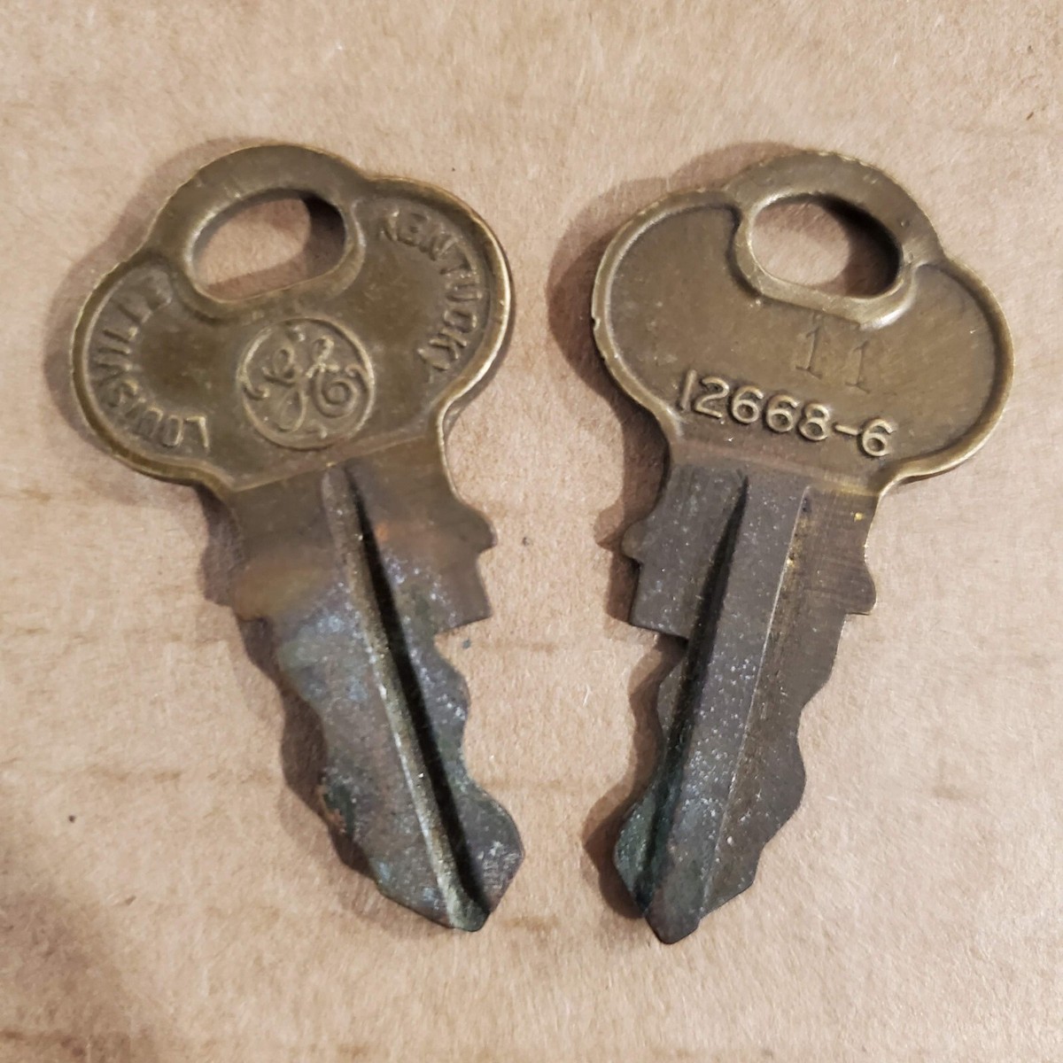 AMERICAN KEY-HOLDERS／USA VINTAGE Vintage Lot of Several Keys and Key Chains Misc House Car
