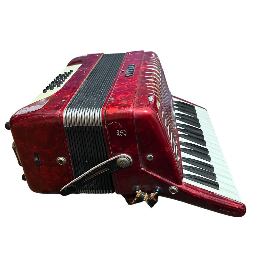 Read! YAMAHA Accordion YA-21 Red 32 Keyboard 21 Bass Tested Very