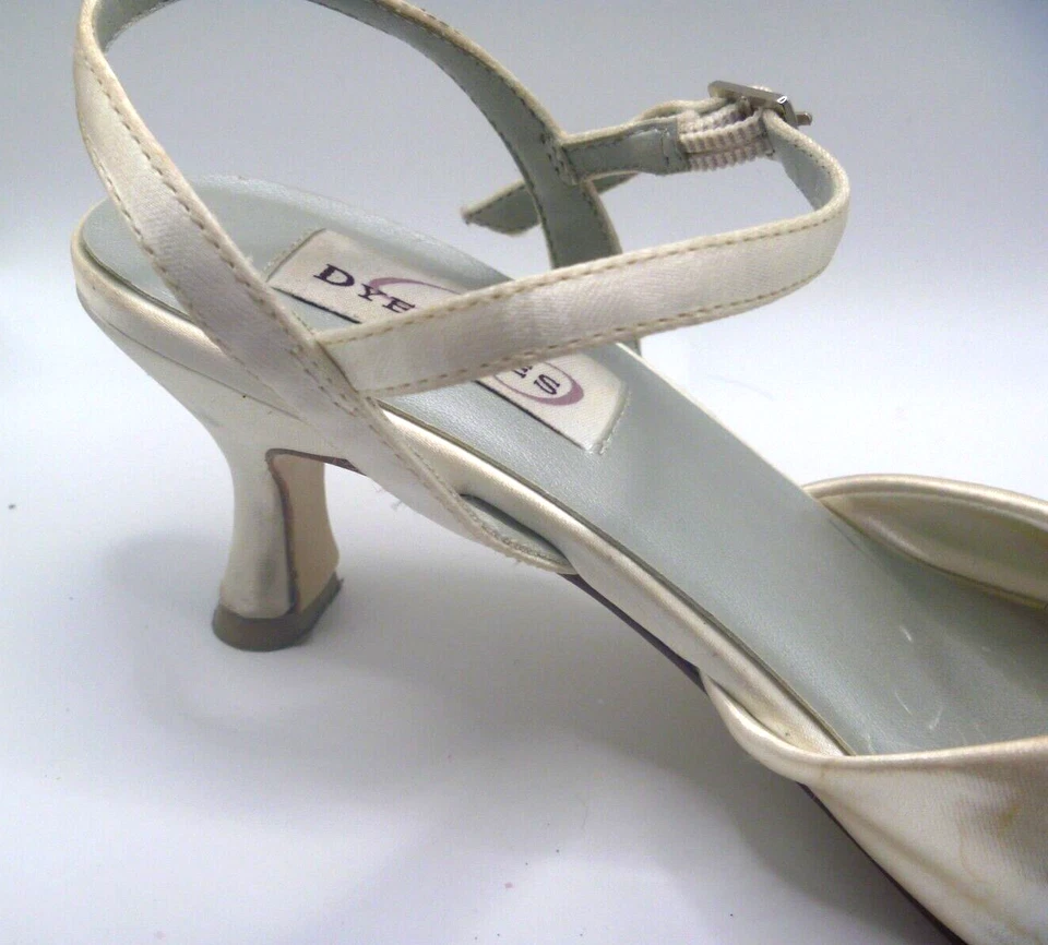 Dyeable Satin Wedding Shoes Diamond White Size 7 - Image 4 of 4
