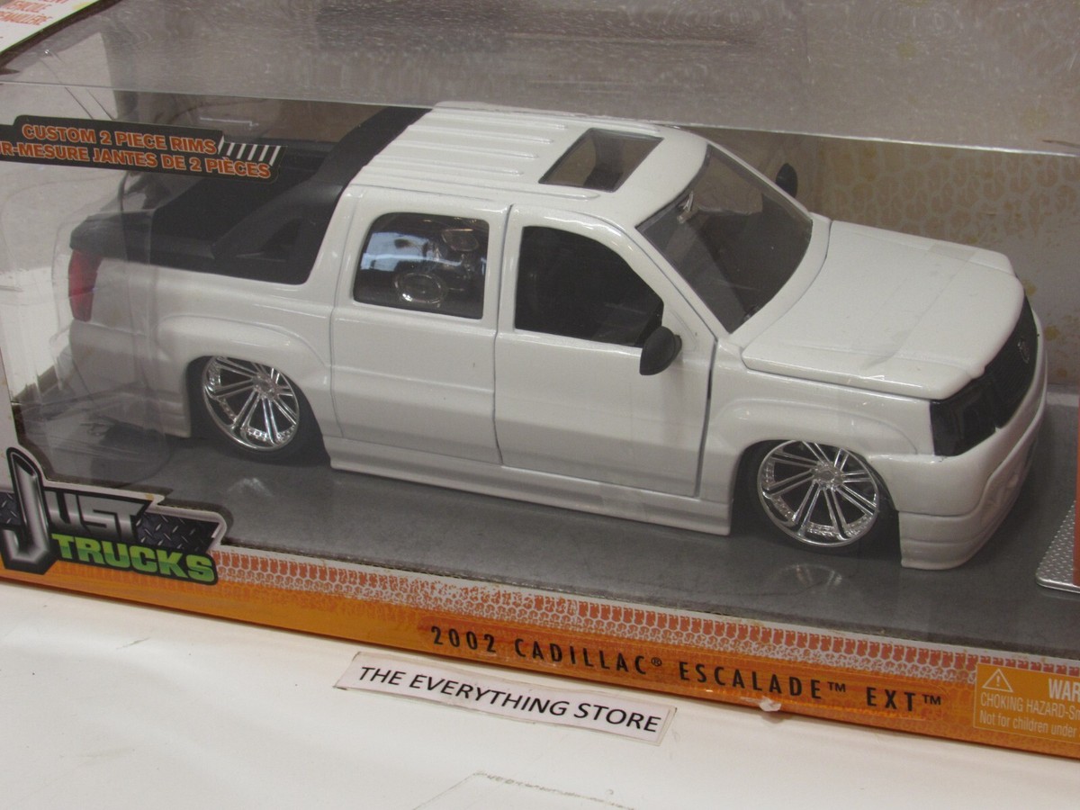 JADA JUST TRUCKS 2002 CADILLAC ESCALADE EXT IN METALLIC WHITE NEW
