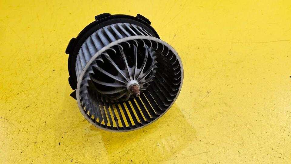 AUDI A5 8T COUPE 2.0 TFSI TDI 2007-2011 HEATER BLOWER FAN MOTOR 8K2820021 - Image 2 of 4