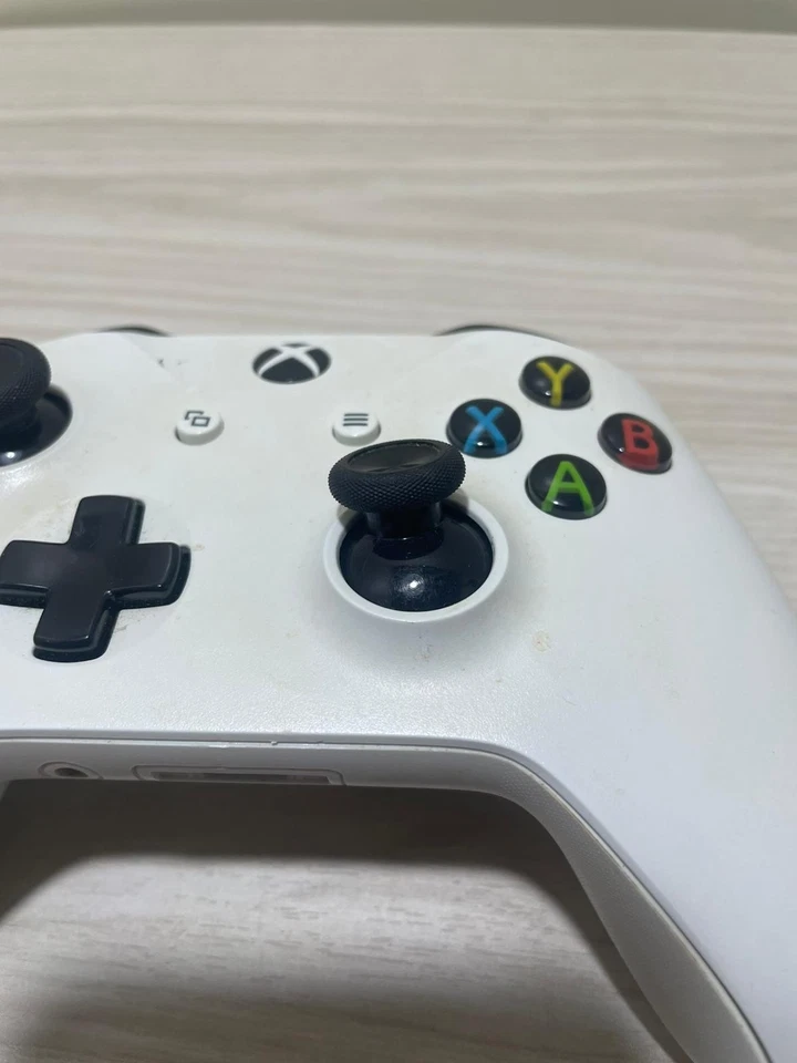Joystick BIANCO - Controller per XBOX ONE - Originale Microsoft - RICAMBI - Immagine 2 di 4