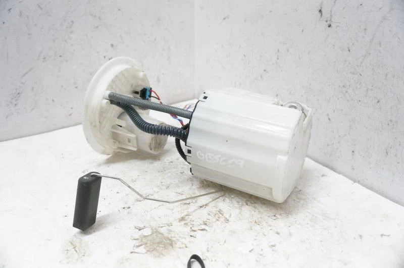 2015-2022 Chevrolet Trax 1.4L Fuel Pump Assembly 13516836 OEM - Image 4 of 4