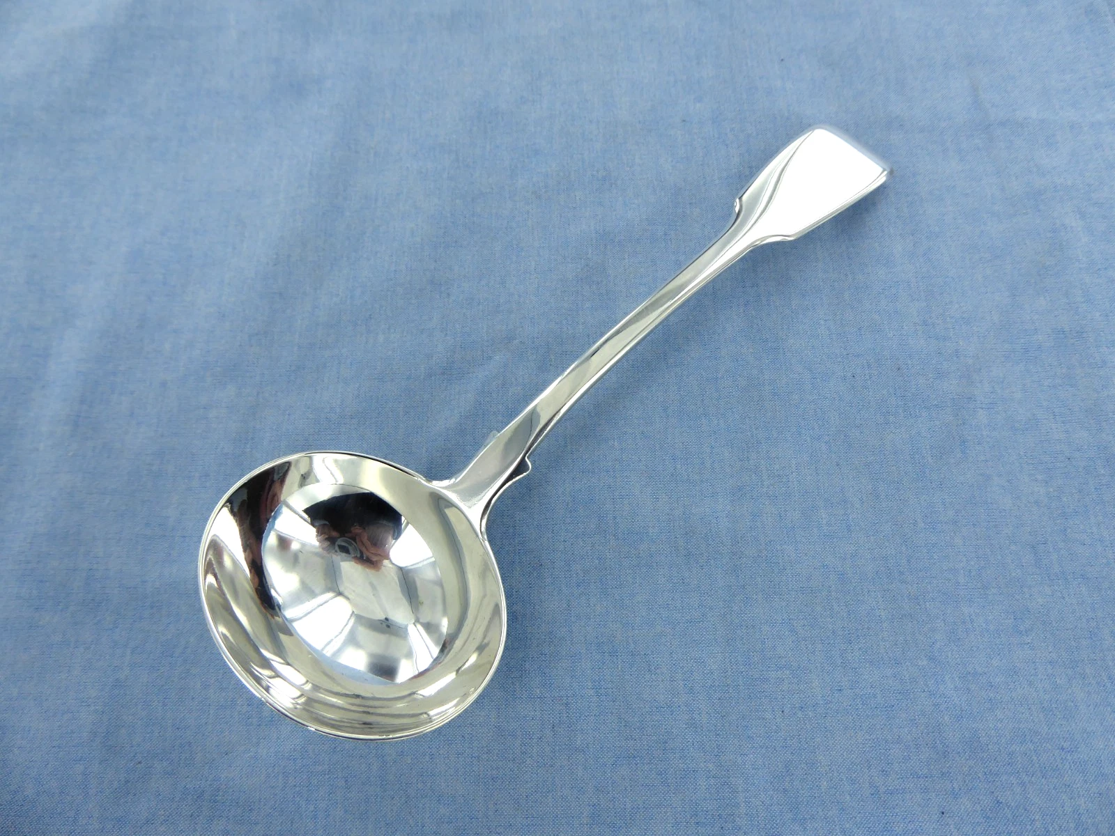 AN ANTIQUE STERLING SILVER FIDDLE BACK SAUCE LADLE LONDON 1845.
Opens in a new window or tab