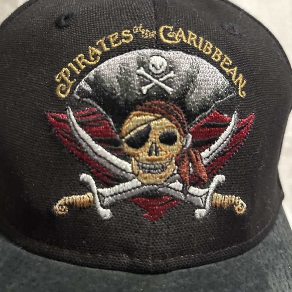 Gorra de colección Piratas del Caribe Dead Men Tell No Tales Disneyland Foto 2 de 4