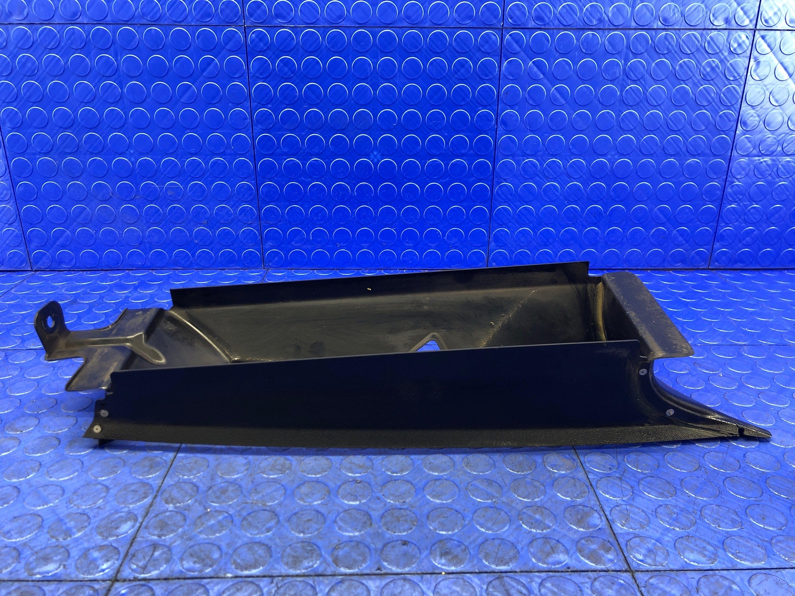 LAMBORGHINI GALLARDO OEM RIGHT SIDE ENGINE OIL COOLER EXIT AIR DUCT 400117335