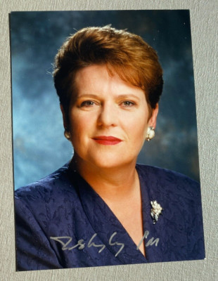 JENNY SHIPLEY Prime Minister New Zealand Signed Photo 9x13 Autograph