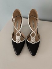 Oscar De La Renta Heels 99.00