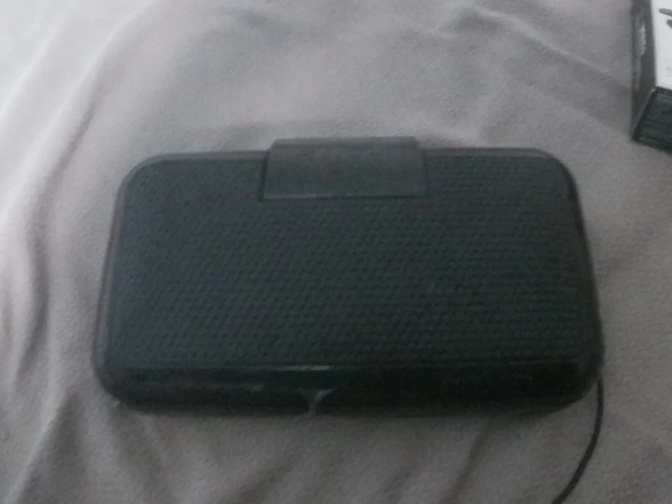 iHome Folding Speaker Dock Clock Radio iP45 - Image 2 of 4