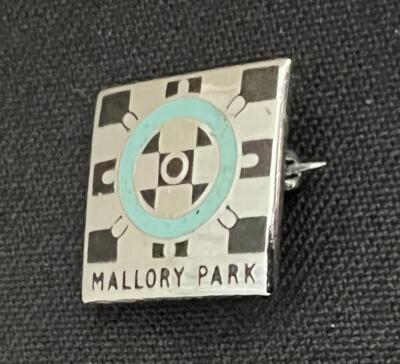 MALLORY PARK EMAILLE BRITISH MOTOR CAR MOTORRAD RENNSTRECKE ANSTECKNADEL ABZEICHEN
