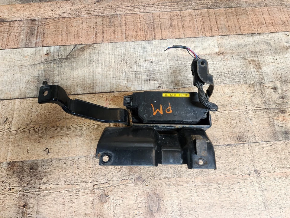 11 - 12 Infiniti FX35 FX50 Distance Control Radar Sensor Module 28437 1WW2B OEM - Image 2 of 4