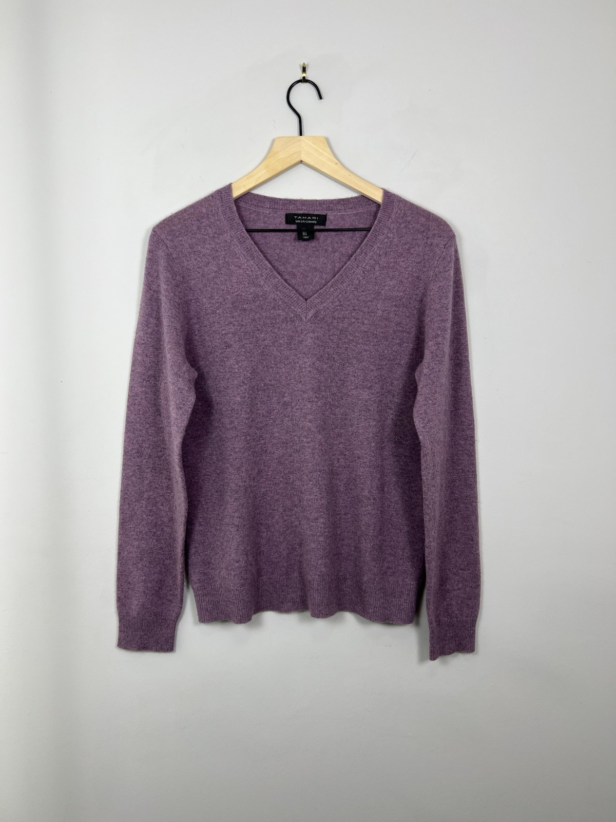 Tahari 100% Cashmere V Neck Sweater L Mauve 2 Ply Classic Knit