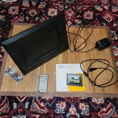 Kodak EasyShare SV811 Digital Picture Frame with Remote and Power Adapter