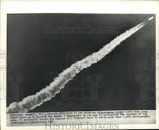 1964 Press Photo An Atlas-Agena rocket leaves a vapor trail after launch, FL.