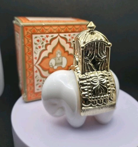 Vintage Avon Royal Elephant Topaze Cologne Bottle Milk Glass Decanter New Flawed