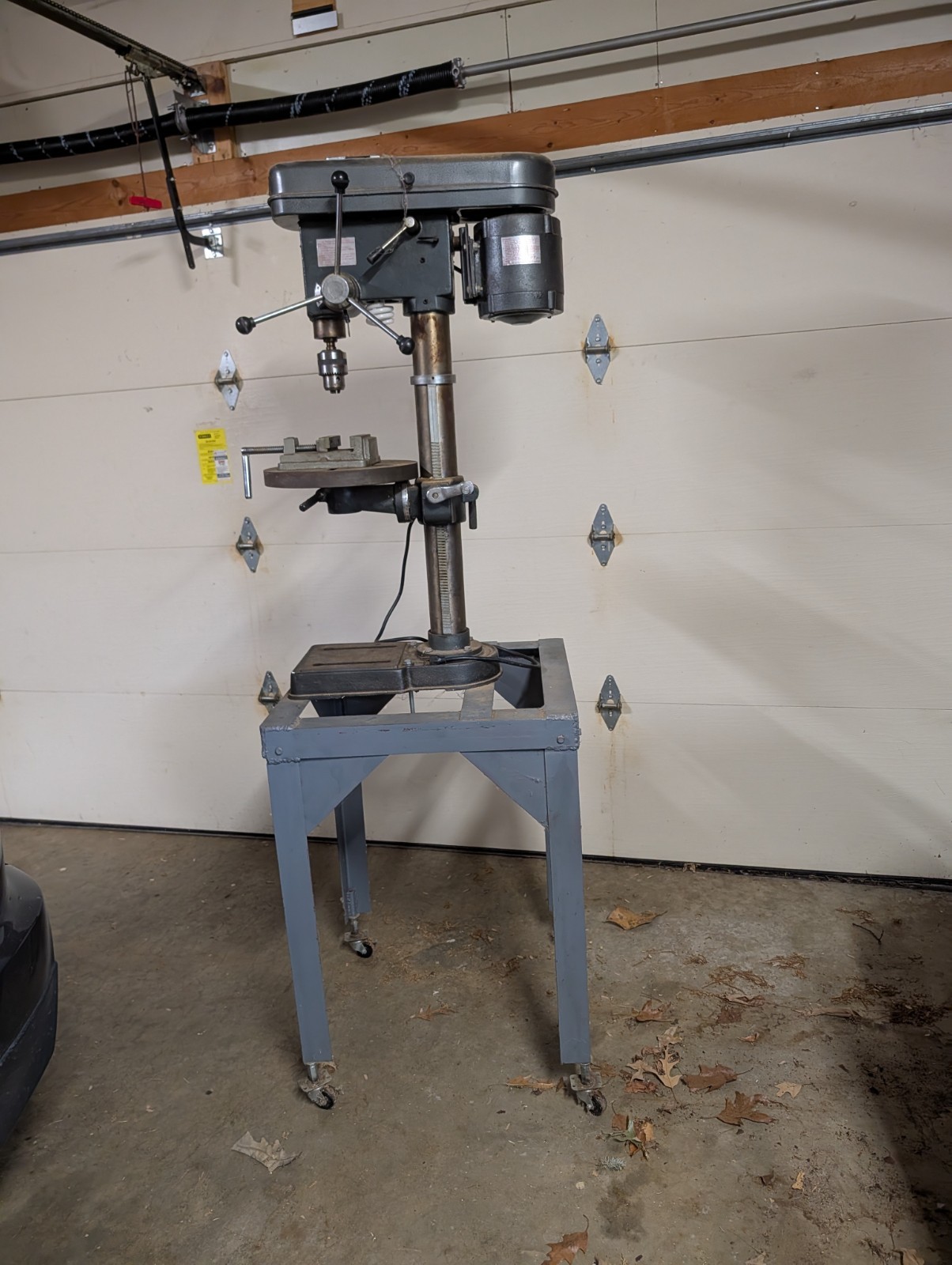 Used 5/8 inch bench top drill press with vice and table in good condition.