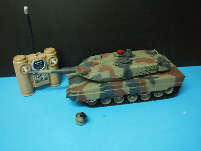 1:18 UNI FUN Remote Control MODEL Tank WITH REMOTE (NEEDS REPAIR)