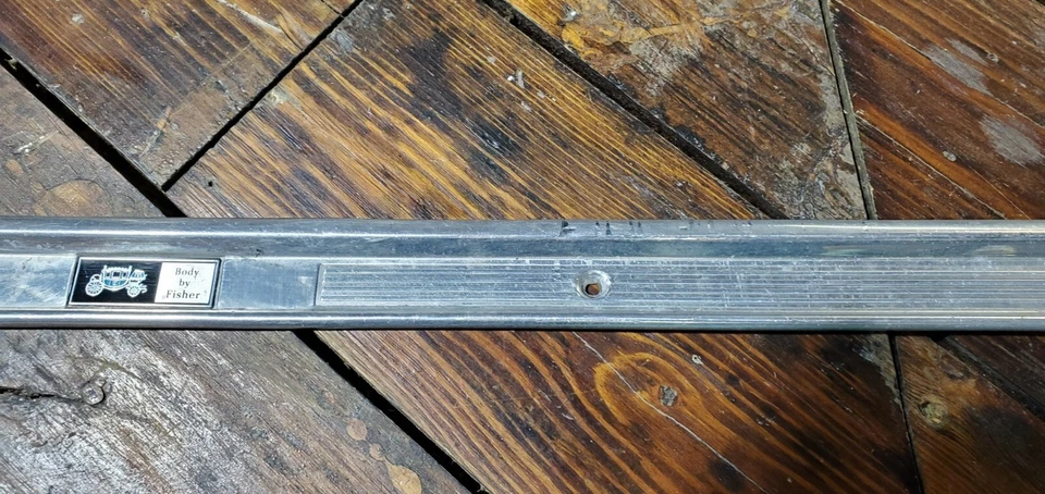 Oldsmobile Toronado 1984 puerta atasco moldura lado del conductor carrocería cromada de Fisher Foto 3 de 4