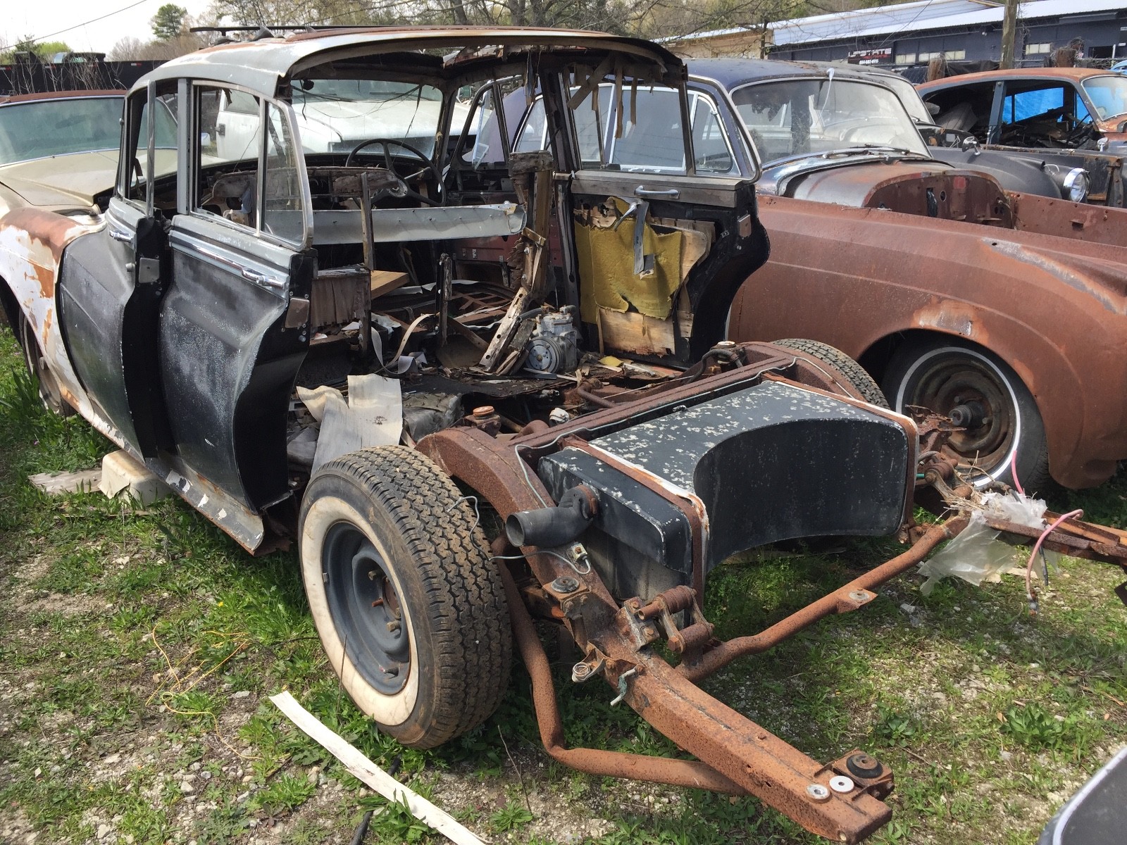 ROLLS ROYCE CLOUD 55-62 BENTLEY LIGHT HOUSING. THE WORLDS LARGEST USED INVENTORY