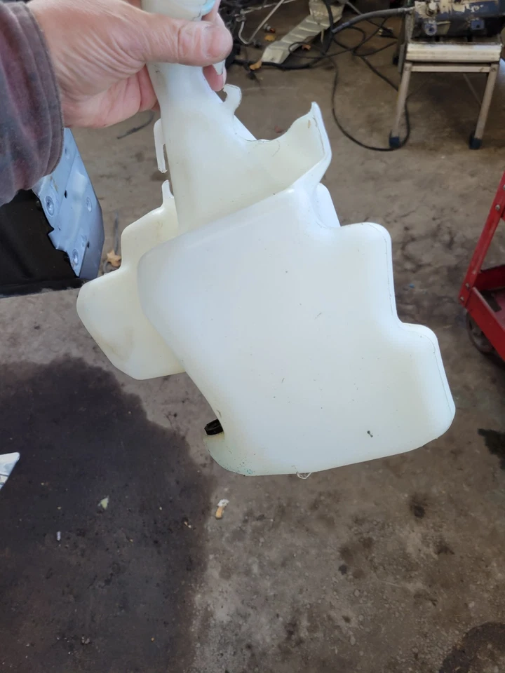 2010-2017 雪佛兰 Equinox 挡风玻璃洗衣机 液体水库瓶 Oem T3Q77 — 第 2/4 张图片