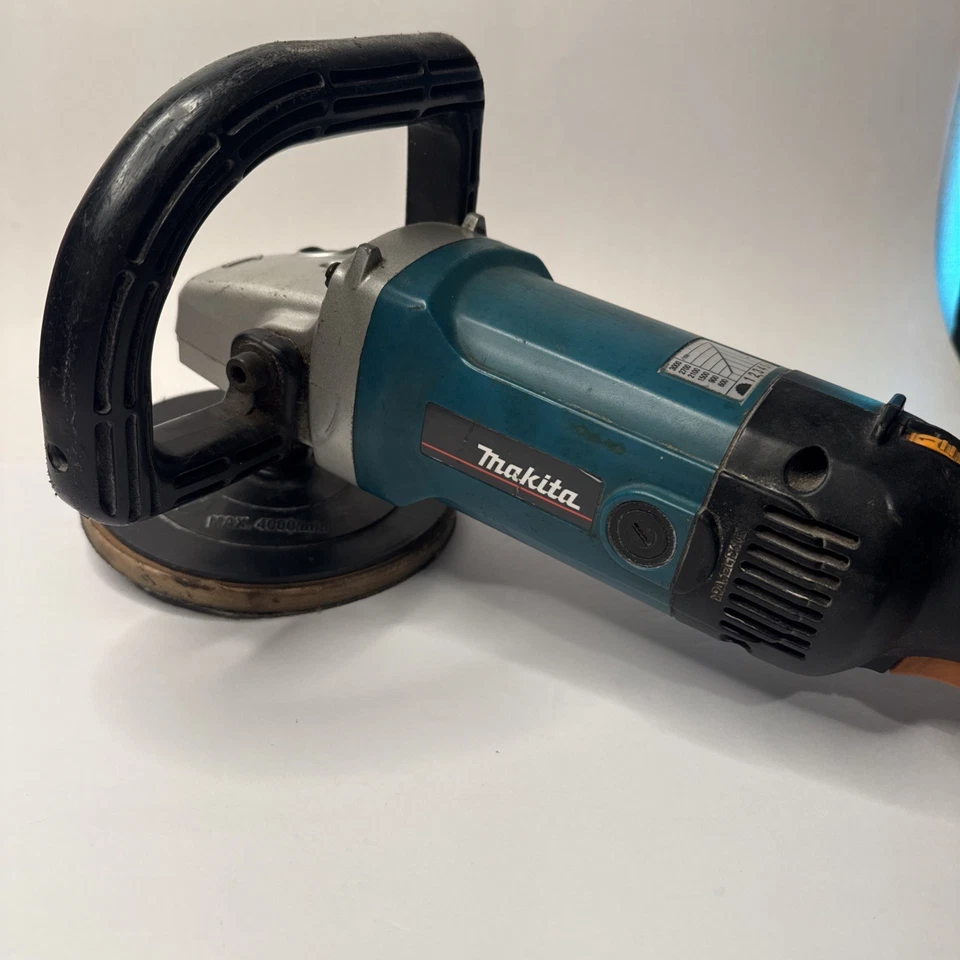 Makita 9227C 7" Variable Speed Grinder/ Sander / Polisher Corded - Image 4 of 4