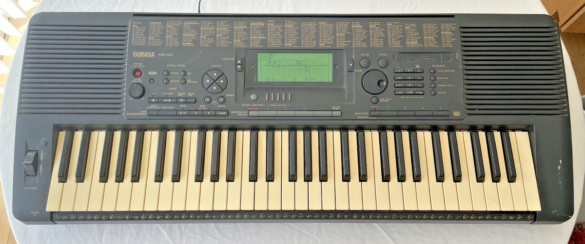 Yamaha PSR-520 61-Key Electronic Keyboard 243 Voices MIDI Built-In