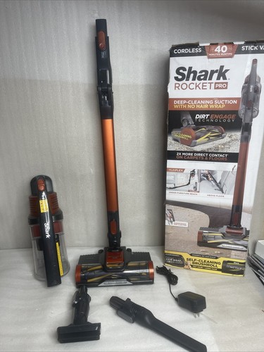 Shark Rocket Pro (UZ145) W/ Self 