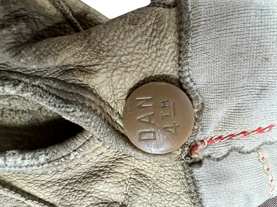 Guantes de cuero Dan 4th Kid de la década de 1870 bordados rojo verde puño guantelete niños Foto 3 de 4