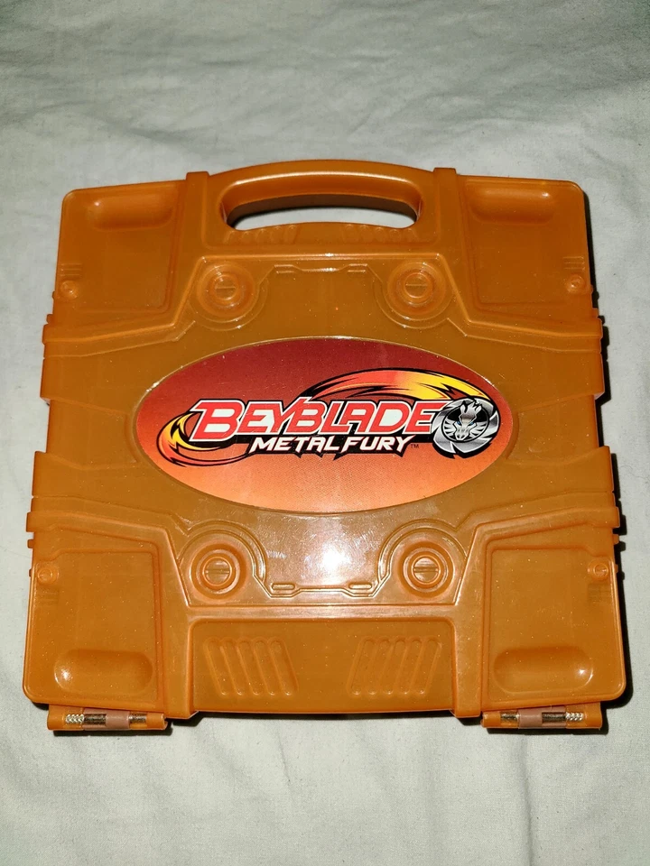 Beyblade Grande Lote Coleção Com Metal, Arena e Estojo Hasbro/Takara Tomy Usado - Imagem 2 de 4