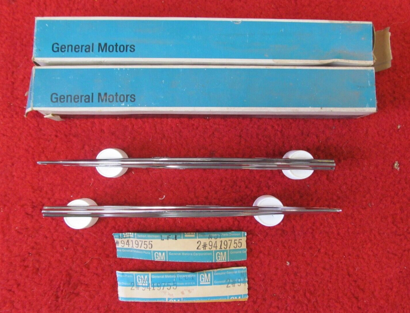 1970 Oldsmobile Delta 88 NOS GM Chrome Front Fender Molding Set # 230946