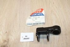 Yamaha 1M1-27412-00 Bracket, Footrest 1 NOS NEW Genuine xx30297