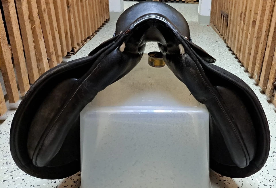 Stübben Scandica Dressursattel gepflegt Sattel 30,5 im guten Zustand Saddle 18" - Bild 4 von 4