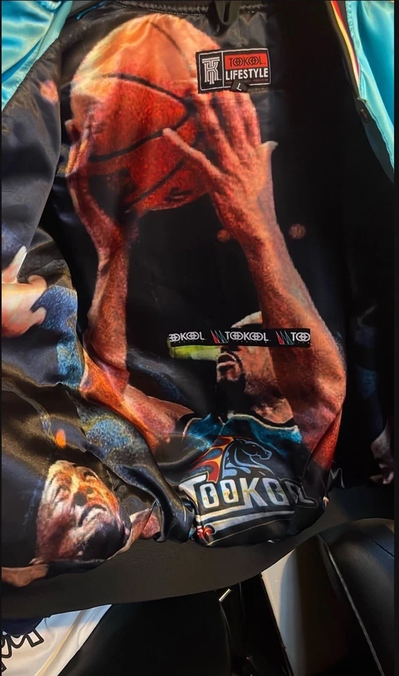 Chaqueta de satén para hombre Detroit Pistons Foto 2 de 2