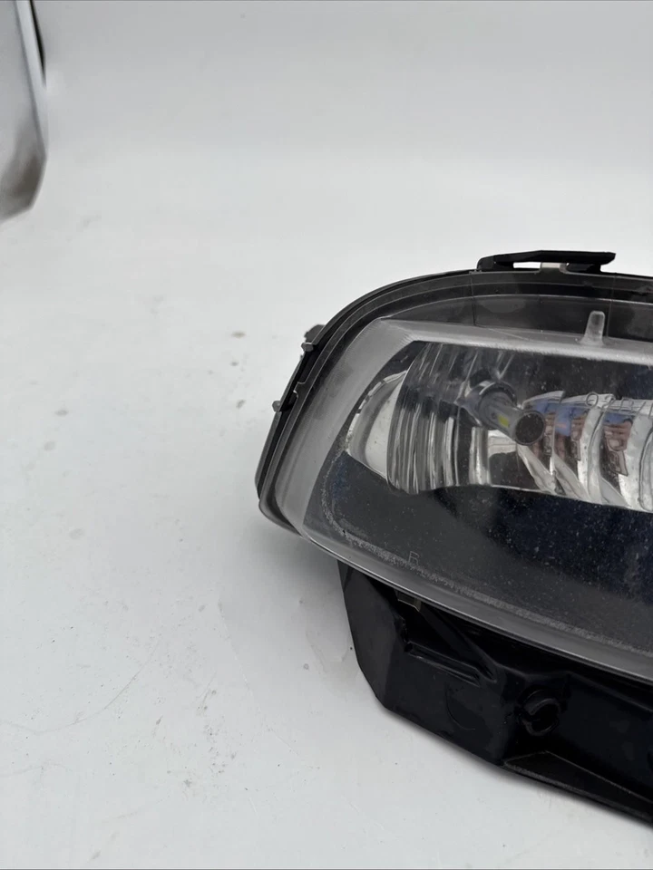 05-13 Chevrolet Corvette C6 farol de neblina dianteiro direito do passageiro fabricante de equipamento original - Imagem 4 de 4