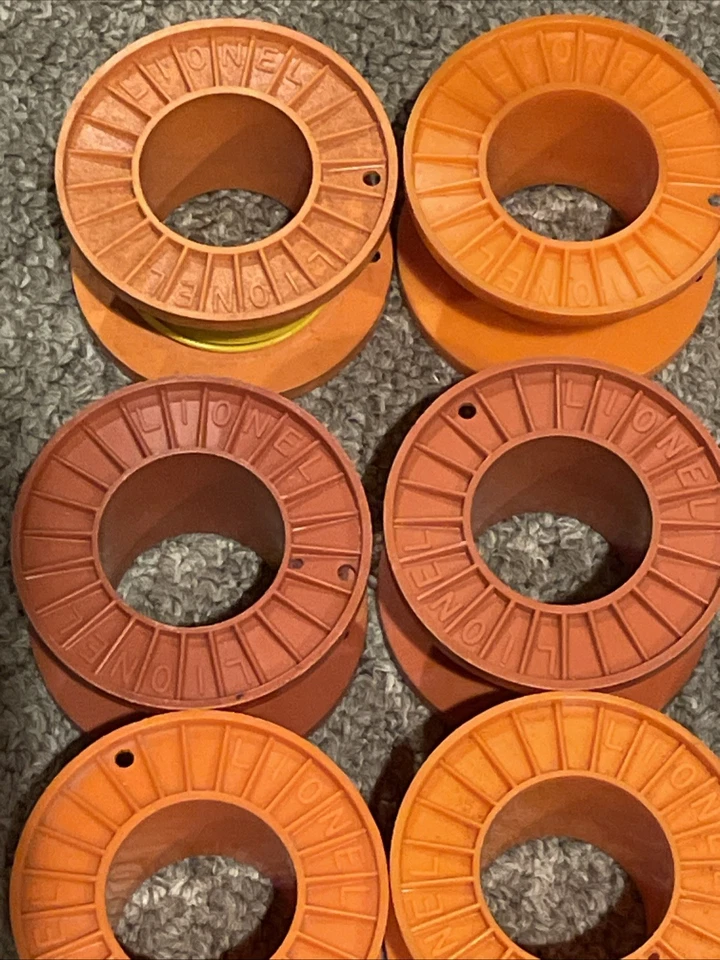 12 Used Lionel O-Gauge Gondola / Flat Car Empty Coil Cable Reels - Image 2 of 3