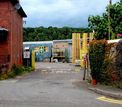 Foto 6x4 Travis Perkins Eingang von Bridge Street, Chepstow Chepstow \/ c2016