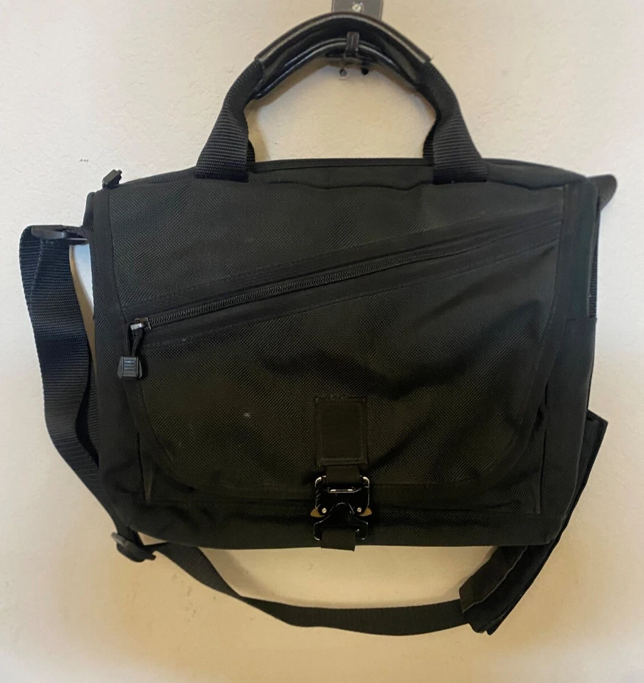 Waterfield Designs 15" Padded Laptop Computer Tablet Messenger Bag w/ Sleeve - Image 2 of 4