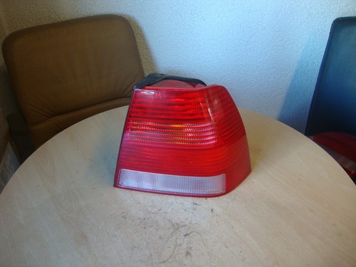 VW Bora 1,6 74kW 1999 Limousine  Rücklicht Rückleuchte Rechts 1J5945112AA