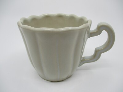 VIETRI INCANTO STONE LINEN SCALLOP MUG - 3 1/2''  -0712F