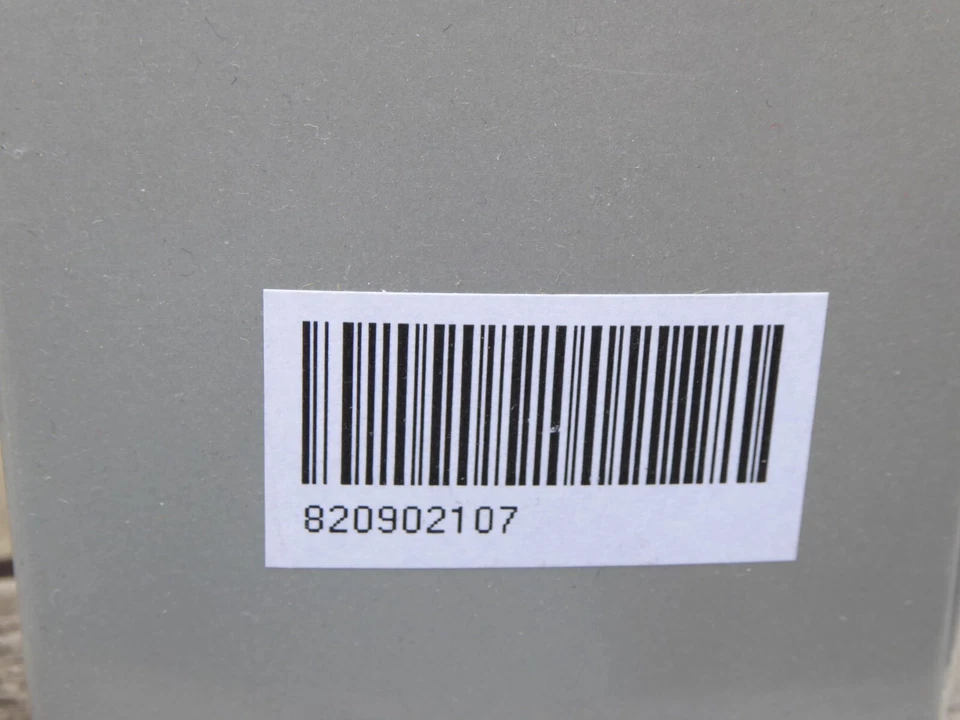 MINICHAMPS 1/43 VW Phaeton Berlina Argento Volkswagen Rivenditore Box IN Ovp - Immagine 3 di 4