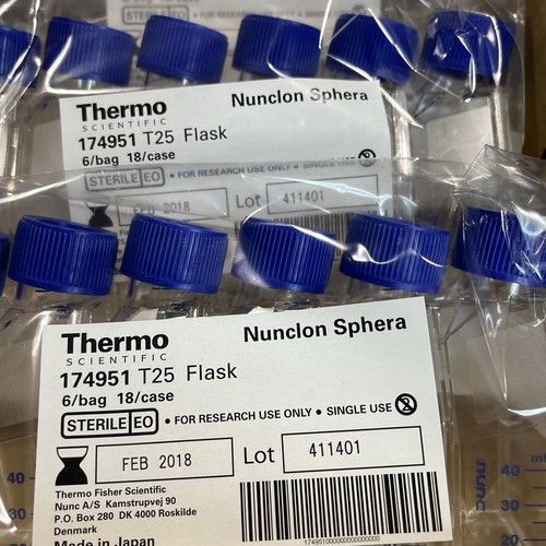 Thermo Scientific Culture Flask with Filter Cap 25 cm Total of 18 Flasks - Picture 5 of 11