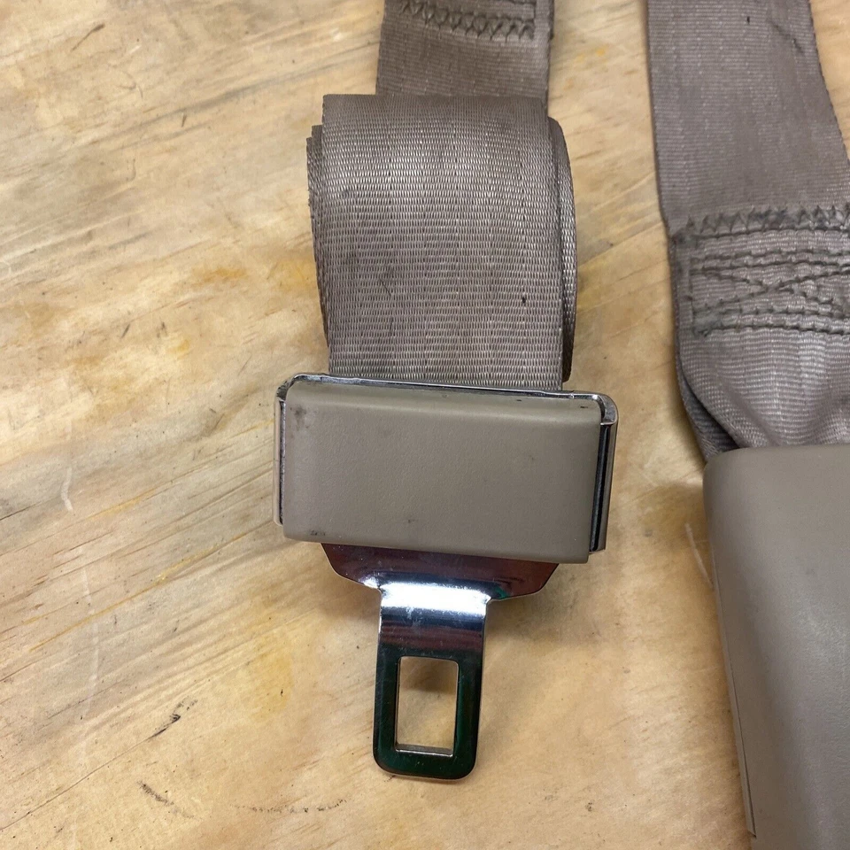 Conjunto de cinturón de seguridad central delantero Lincoln Continental 1998-2002 98 99 00 01 02 Foto 2 de 4