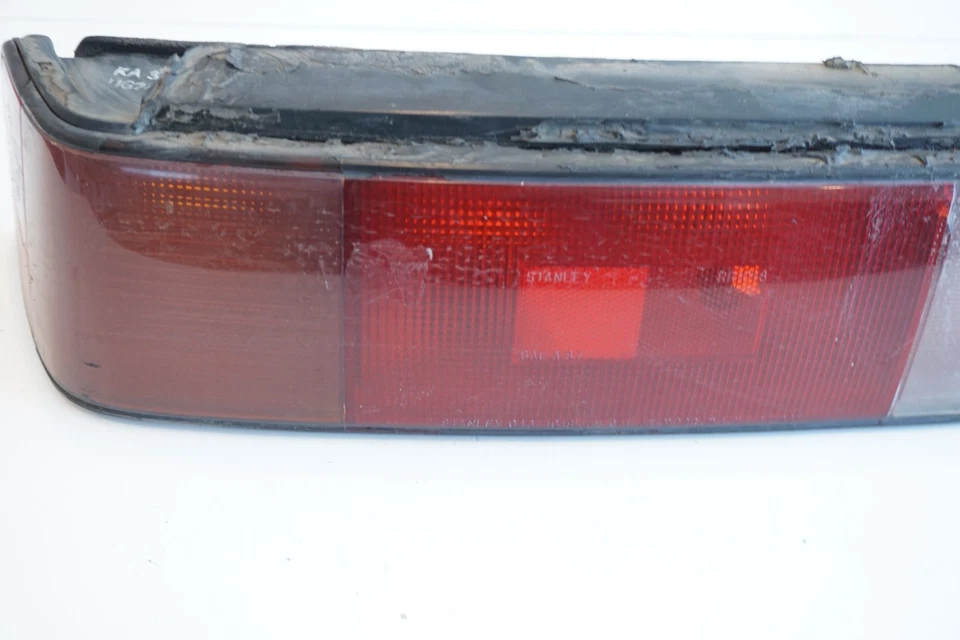 Luz trasera lateral del conductor Honda Civic Hatchback 1990-1991 OEM Foto 3 de 4