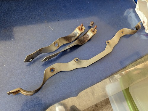 Maserati GranTurismo Support bracket P/N 225463 Photo - $55
