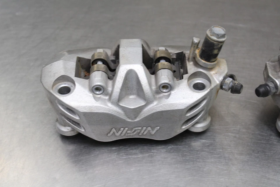 07-08 KAWASAKI Z1000 RIGHT LEFT FRONT BRAKE CALIPER SET PAIR CALIPERS Foto 2 de 4