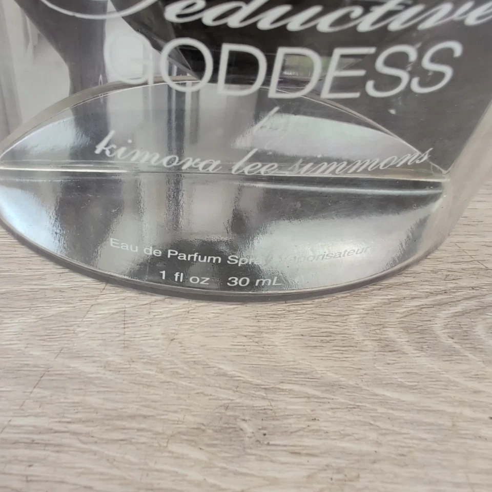 Eau de Parfum Spray Seductive Goddess by Baby Phat para Mujer 1 OZ Foto 2 de 4