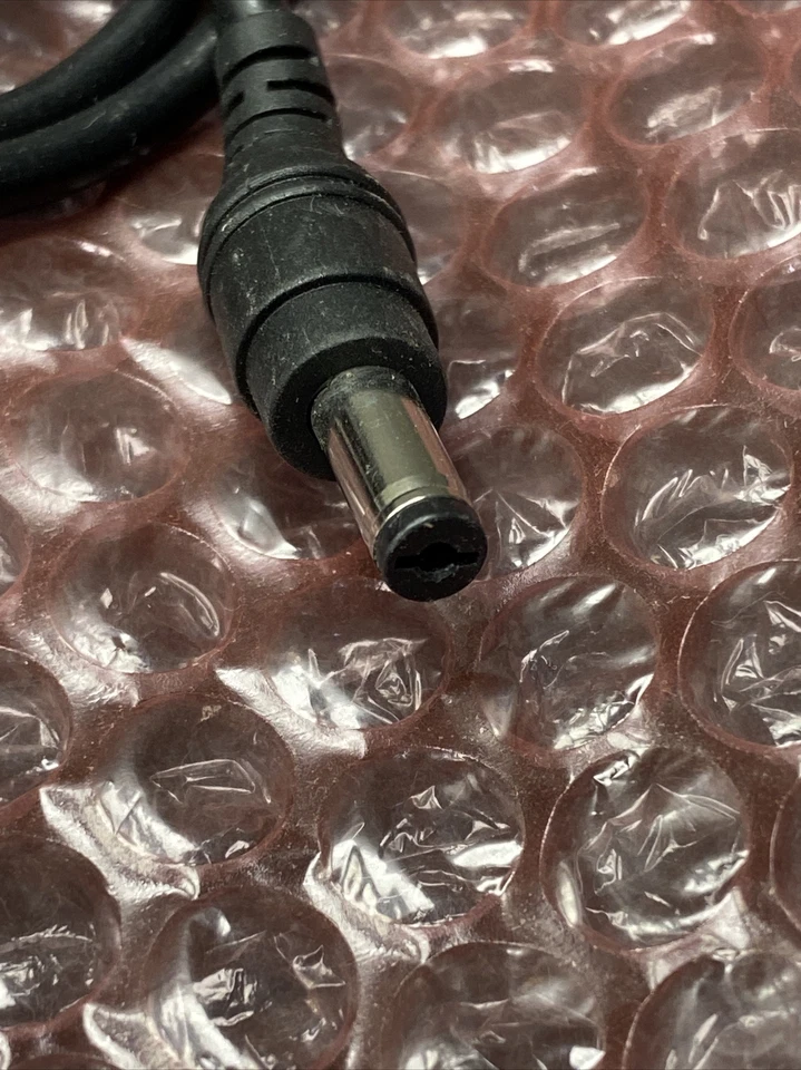 P22: Adaptador de fuente de alimentación Delta Electronics EADP-60EB B Foto 3 de 4